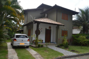 Casa 3 no condomínio Pereque-Açu com playground e piscina
